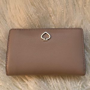 Kate Spade Bi-Fold wallet in excellent condition!